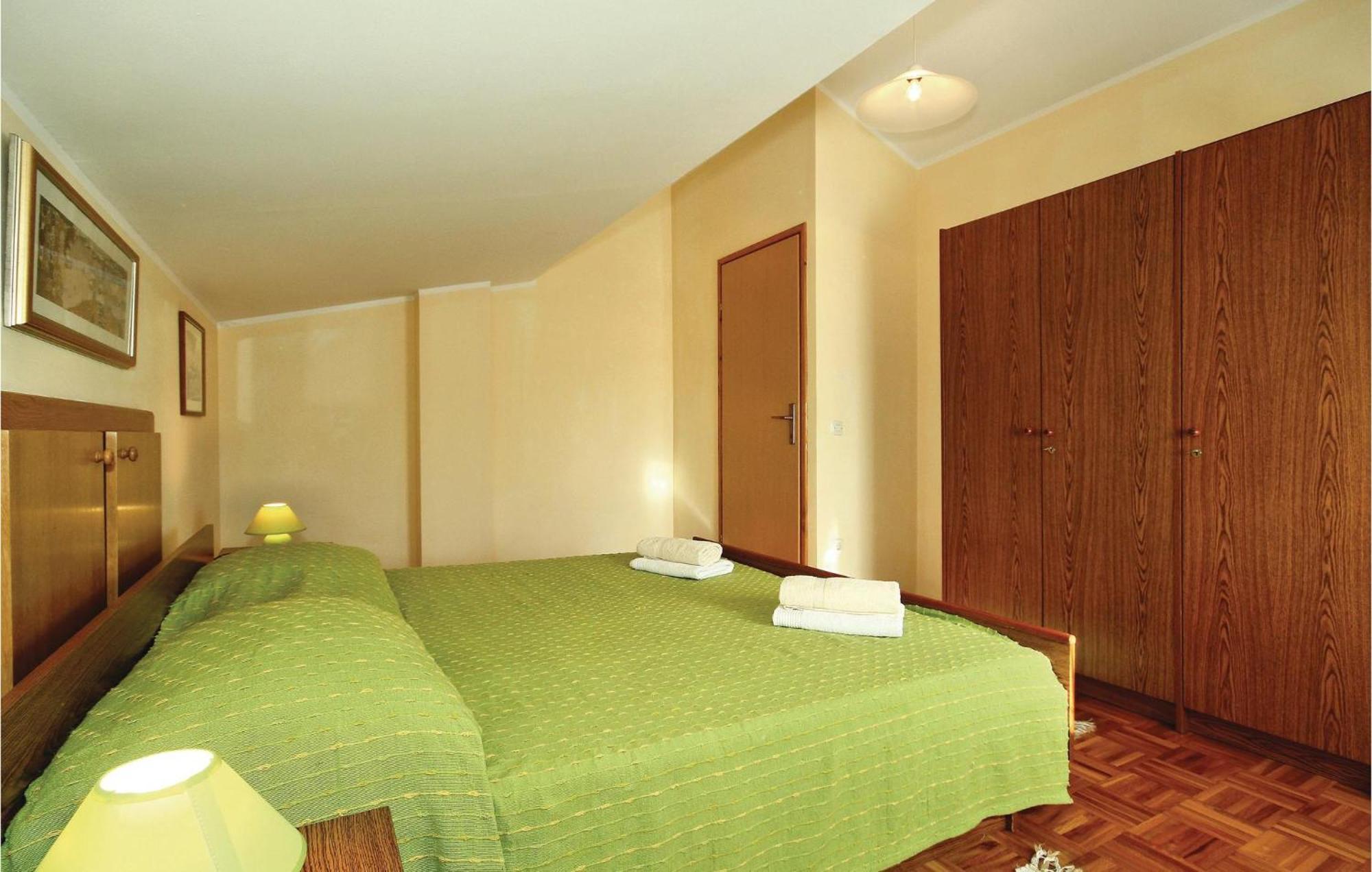 3 Bedroom Gorgeous Apartment In Пореч Экстерьер фото