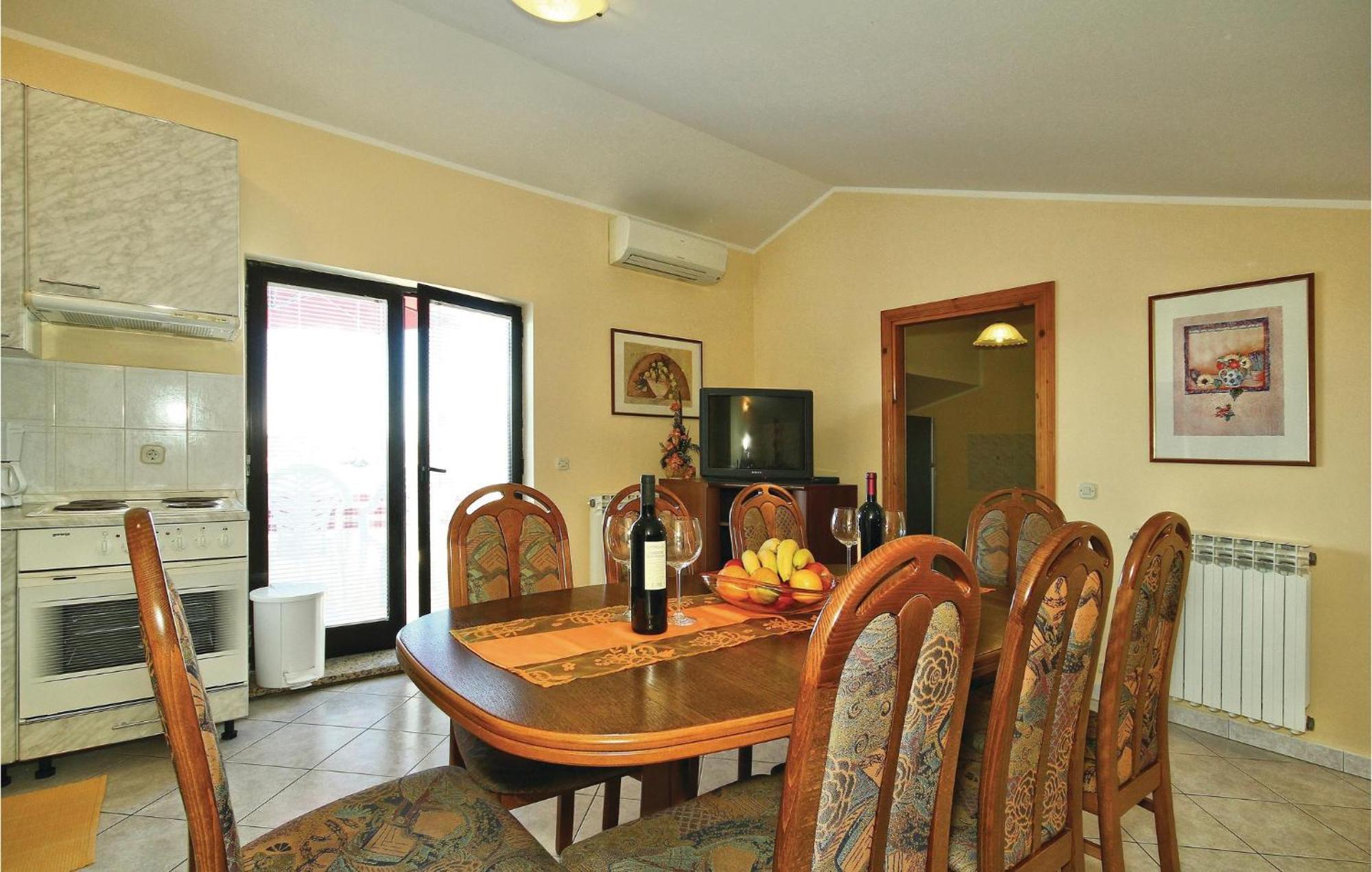 3 Bedroom Gorgeous Apartment In Пореч Экстерьер фото