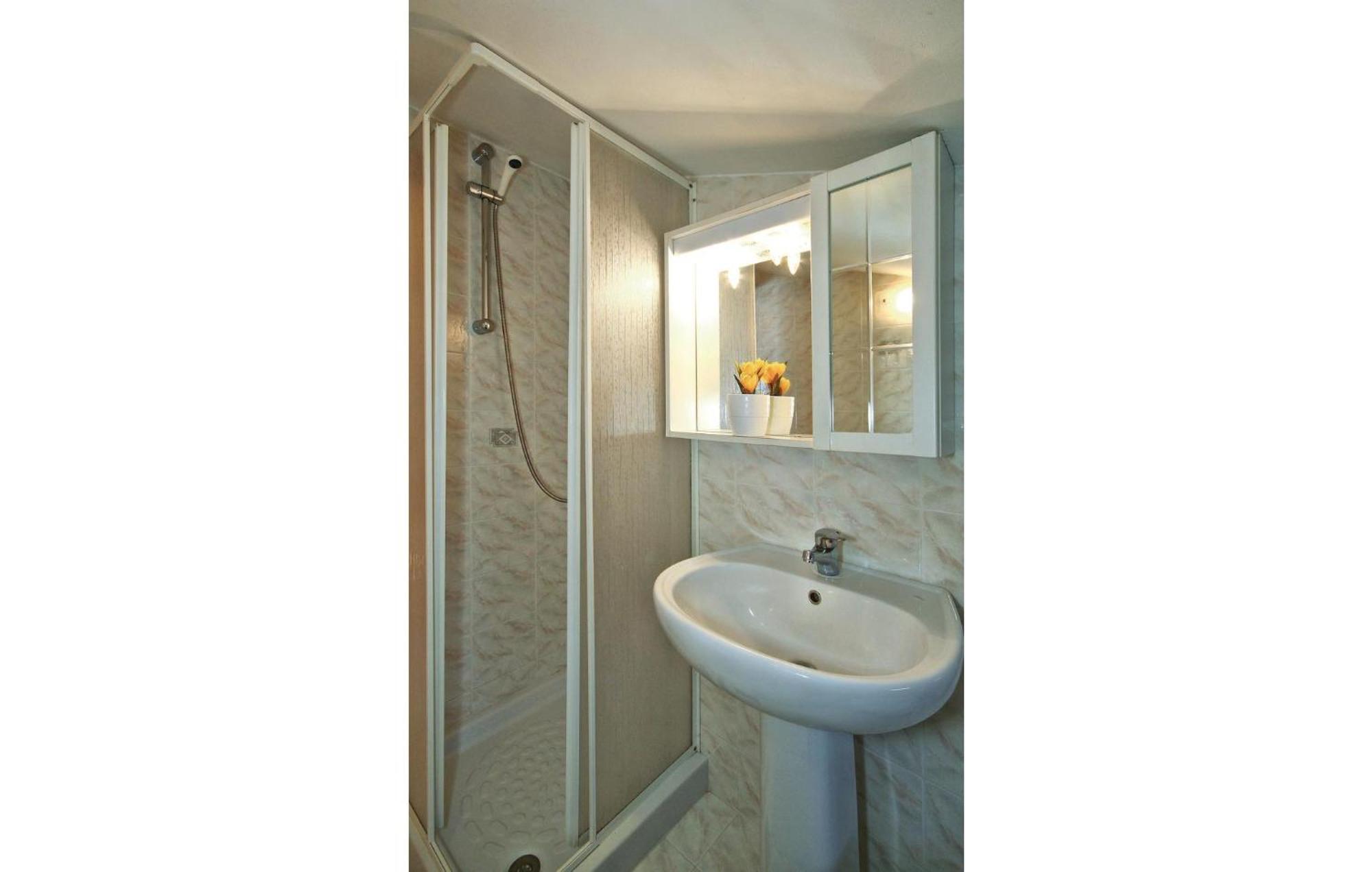 3 Bedroom Gorgeous Apartment In Пореч Экстерьер фото