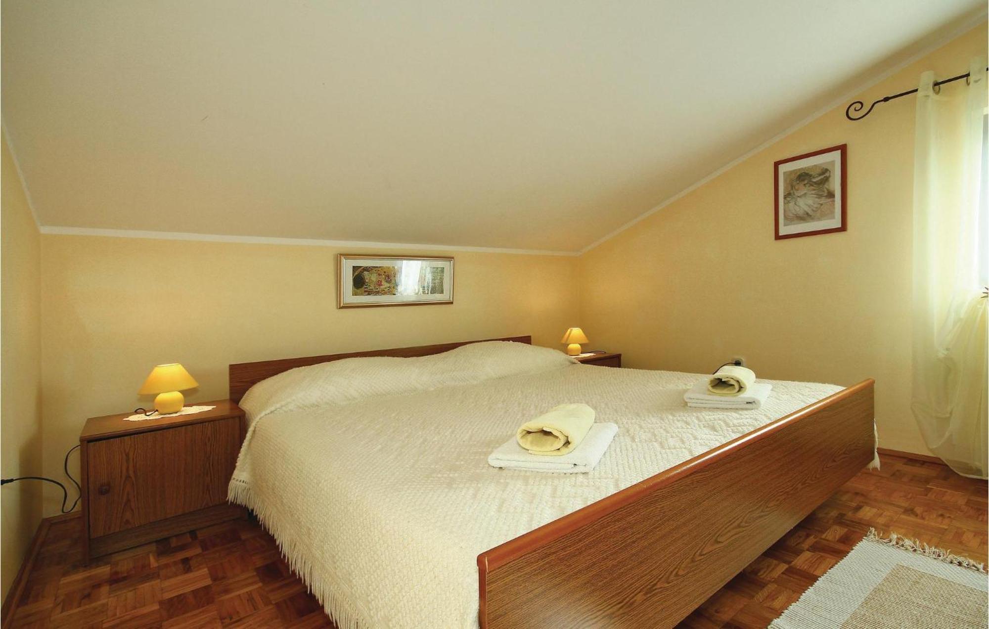 3 Bedroom Gorgeous Apartment In Пореч Экстерьер фото