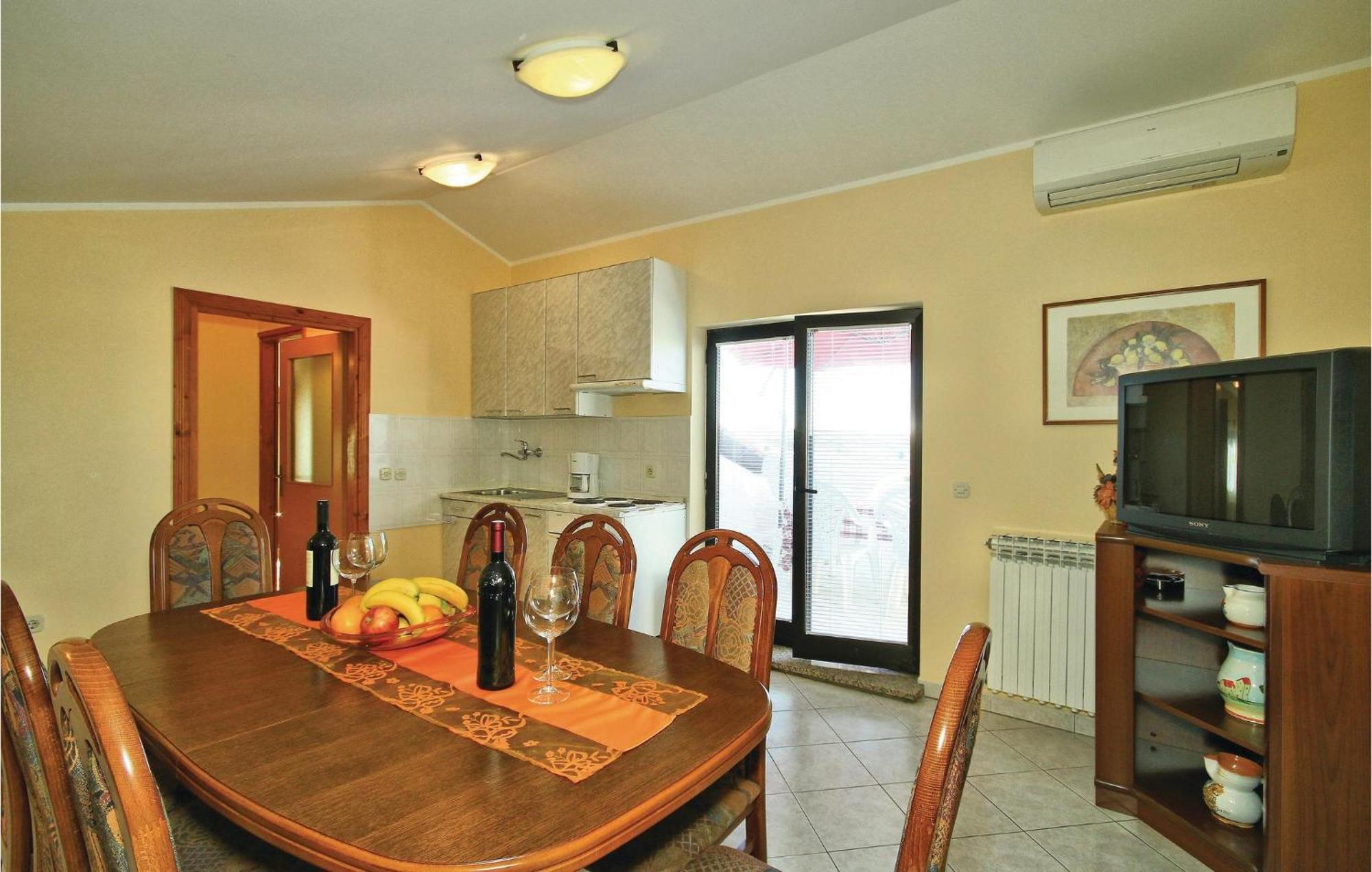 3 Bedroom Gorgeous Apartment In Пореч Экстерьер фото